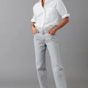 Low straight jeans Gina tricot - Jeans i fint skick, säljer pågrund utav att dom är för små
