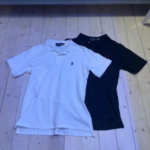 Polo piké  - Säljer två stycken äkta Polo Ralph Lauren Pikéer i storlek S slimfit. Dom har knappt använts och är i super fint skick. 450 styck eller 800 för båda. Har man några frågor eller vill ha mer bilder är det bara att höra av sig