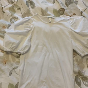 Tröja med puffiga armar - Tröja från hm storlek s säljer den för den inte kmr till användning 