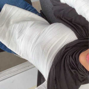 Tröja och jeans  - Jag säljer Tröjan och jeansen tillsammans, Jeansbyxan är ifrån Zara för 399kr och tröjan är ifrån Shein för 200kr men nu har jag det för 189kr