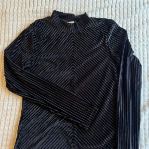 Långärmad tröja - Oklart vilken storlek!