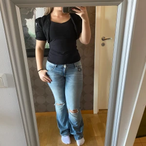 Svart spets kofta - Jätte söt svart spets kofta från Vila Stolek M Skriv för frågor 💕