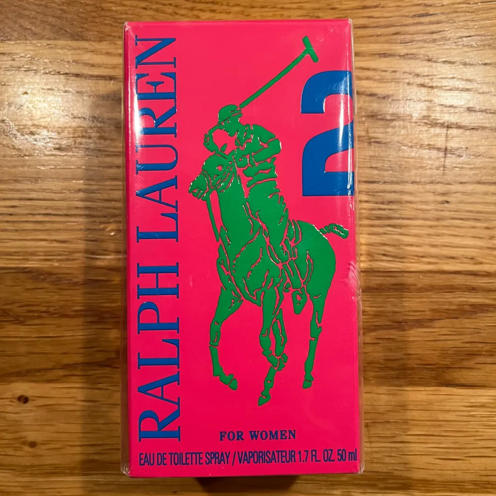 Säljer en helt oanvänd 50ml Ralph Lauren 2 pony perfym edt. Den är helt obruten, plasten finns till och med kvar. Först till kvarn!. Skönhet.