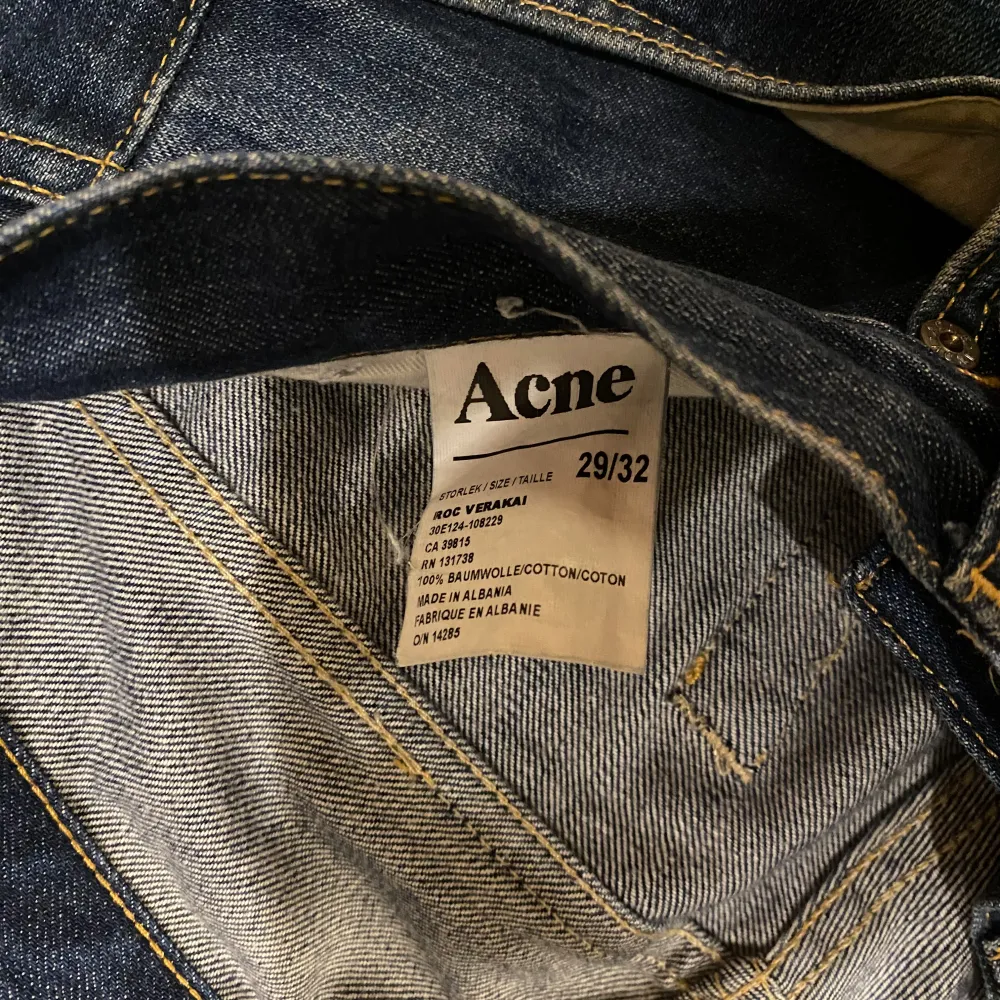 Ett par feta acne jeans knappt använda en liten fläck på dem dock annars är dem som nya 👌 skriv om du har några . Jeans & Byxor.