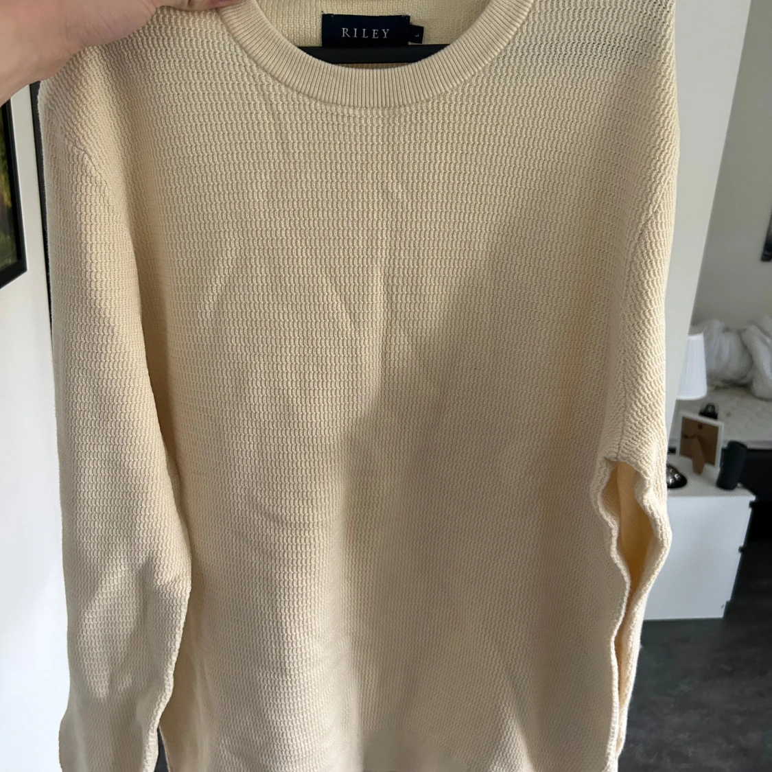 Beige stickad tröja från Riley - 91