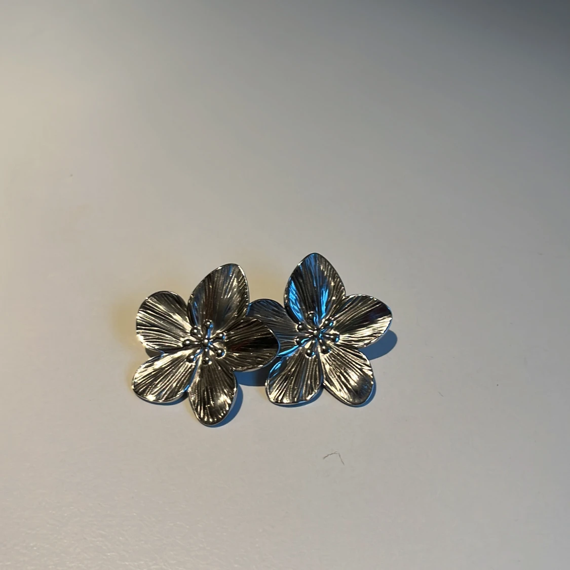 Blommörhängen från SHEIN  - 91