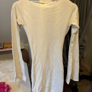 Perfekt för studenten  - Passar super bra med den här klänningen för alla som tar studenten nästa år!!🙌🏻