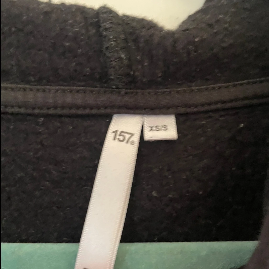 Svart croppad hoodie - 90