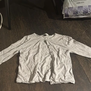 Hm kofta  - Pris kan diskuteras och den är använd 8 ggr typ 