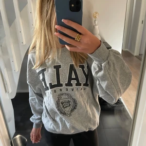 Hoodie/sweater - Säljer en grå hoodie eftersom den inte kommer till användning🤍