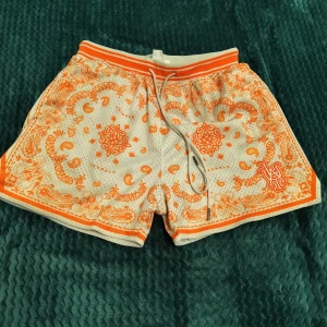 YoungLA Gymshorts - Uppgradera din träning med dessa gymshorts från Young LA! Perfekt passform och hög kvalitet, nu med samma stil och funktion som Gymshark. Helt nya och redo att boosta din träning. Säkra ditt par idag och träningskänslan blir ännu bättre!