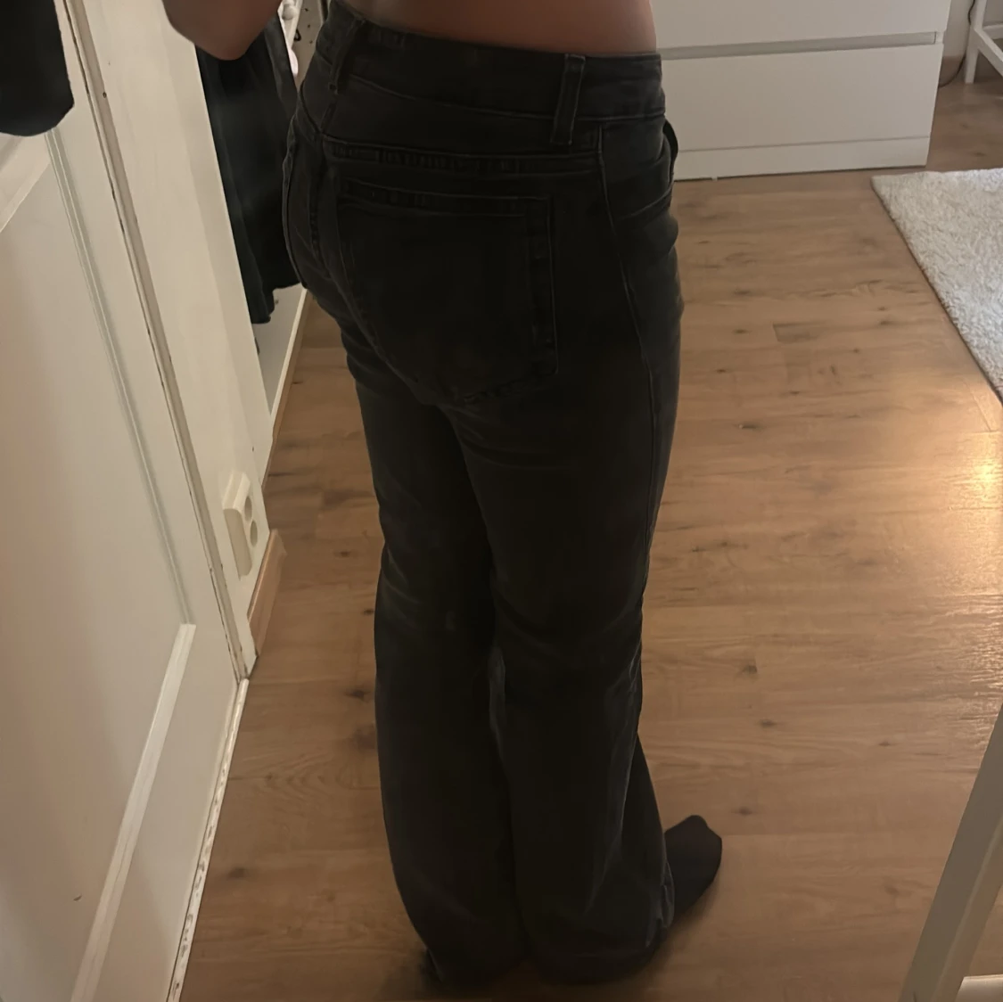 Svarta bootcut jeans - 90