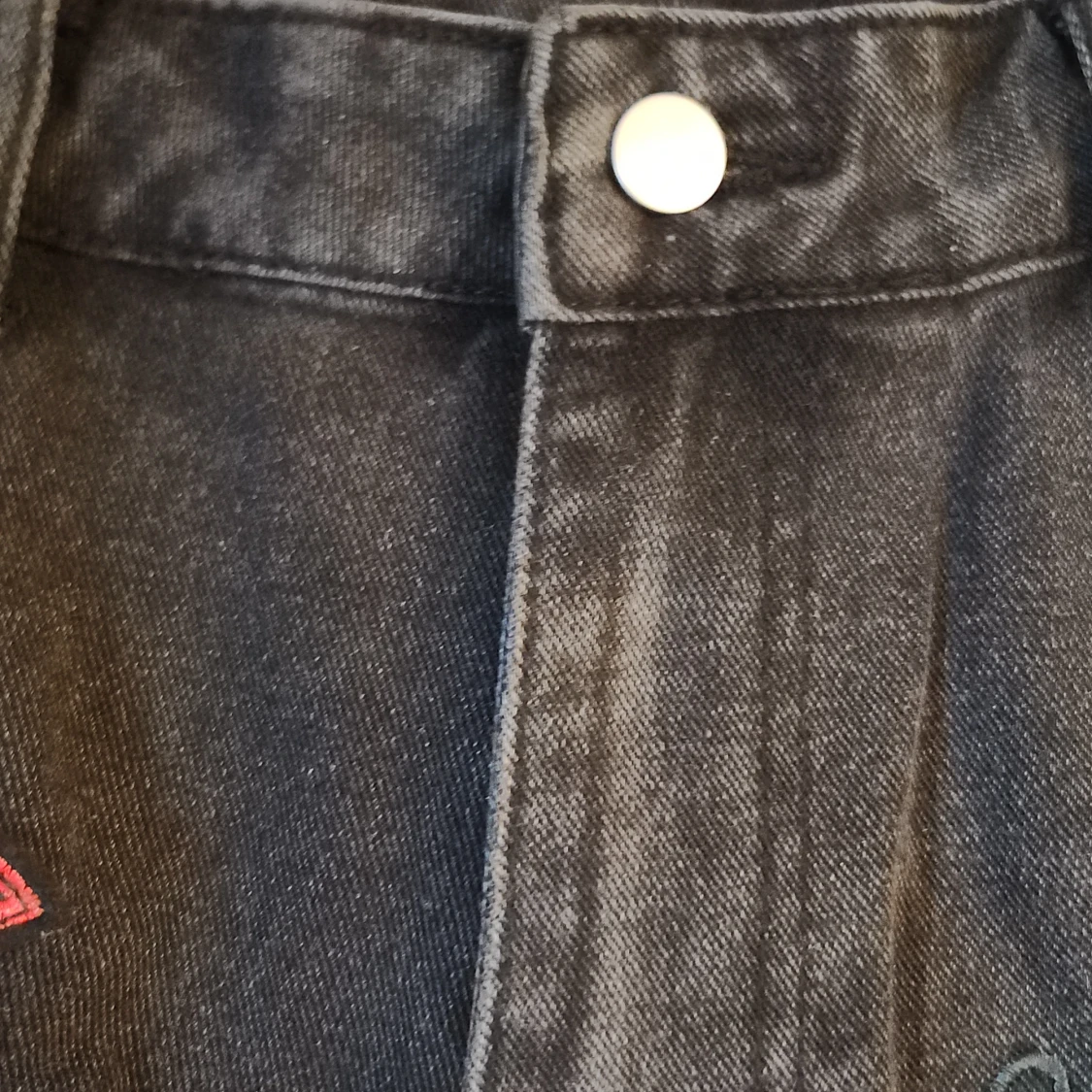 Svarta jeansshorts med patches - 91