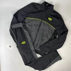 Syna world tracksuit - Brand new syna world tracksuit from syna world official website  The size is small fits Medium aswell