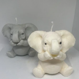 Elefant  - Soja ljus i form av elefant! Färg kan anpassas, även ögonfärg kan anpassas samt doft kan läggas till! Vikten är upp mot 140 gram 