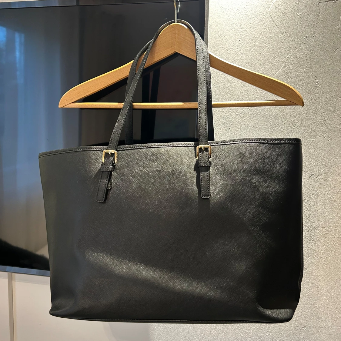 Svart axelväska från Michael Kors - 91