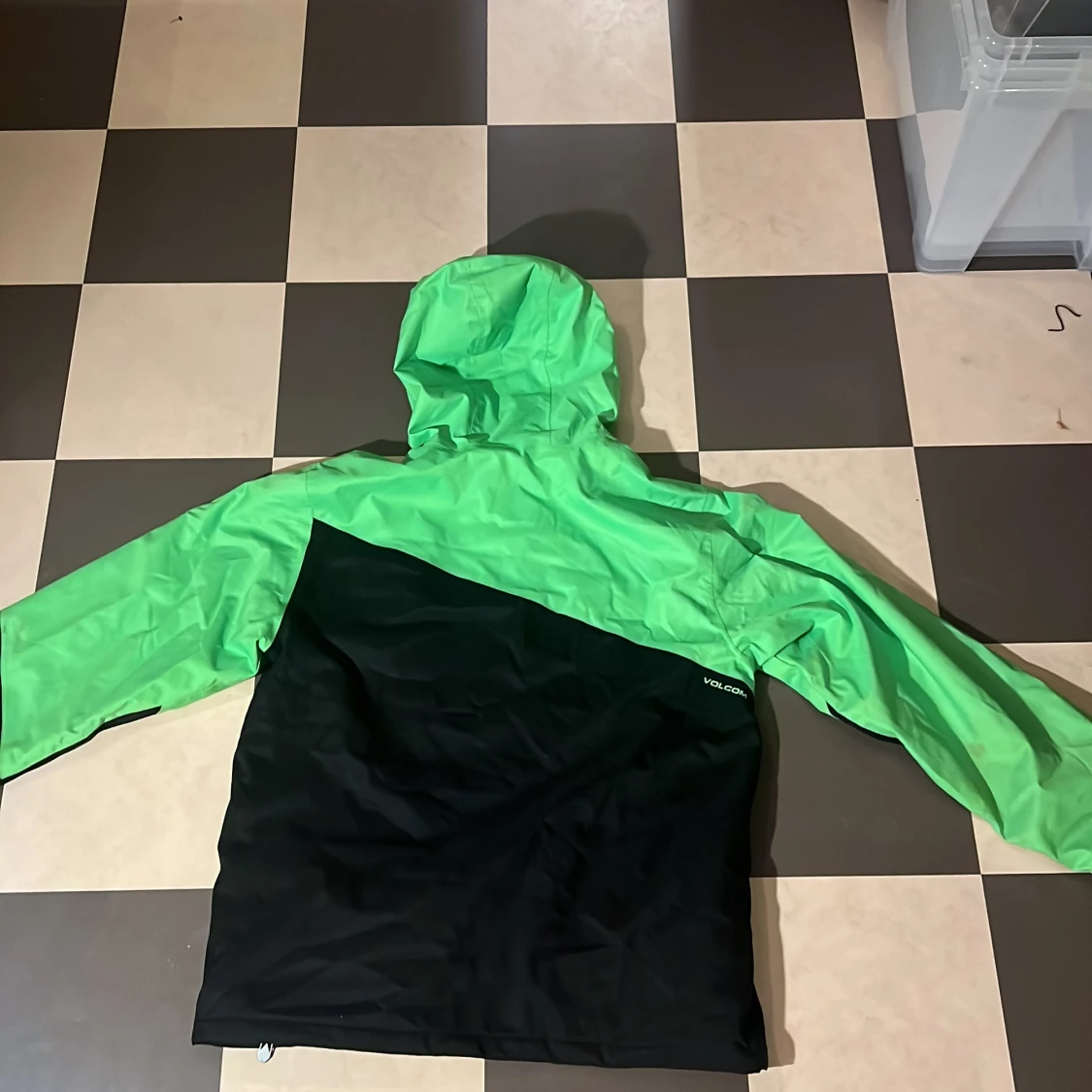 Grön och svart jacka från Volcom - 90