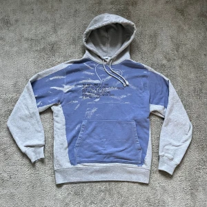 INTRESSEKOLL! - Intressekoll på min rare helmut lang hoodie, stört fet! Den är i storlek S, men sitter som M. Om du är intresserad, skriv till mig privat och ge prisförslag. Mvh