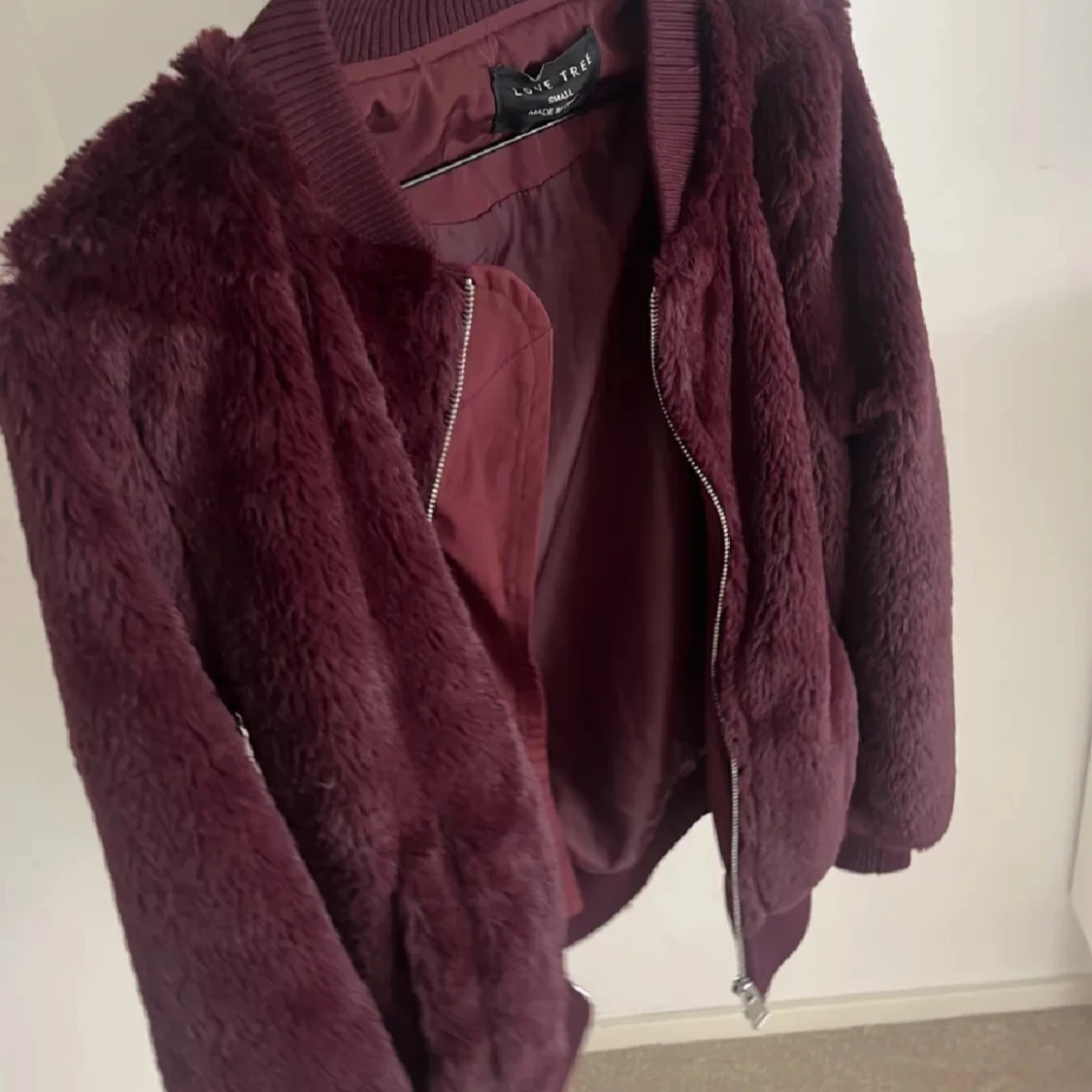 Vinröd pälsjacka  - 92