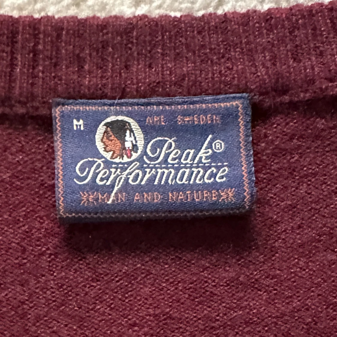 Vinröd ulltröja från Peak Performance - 90