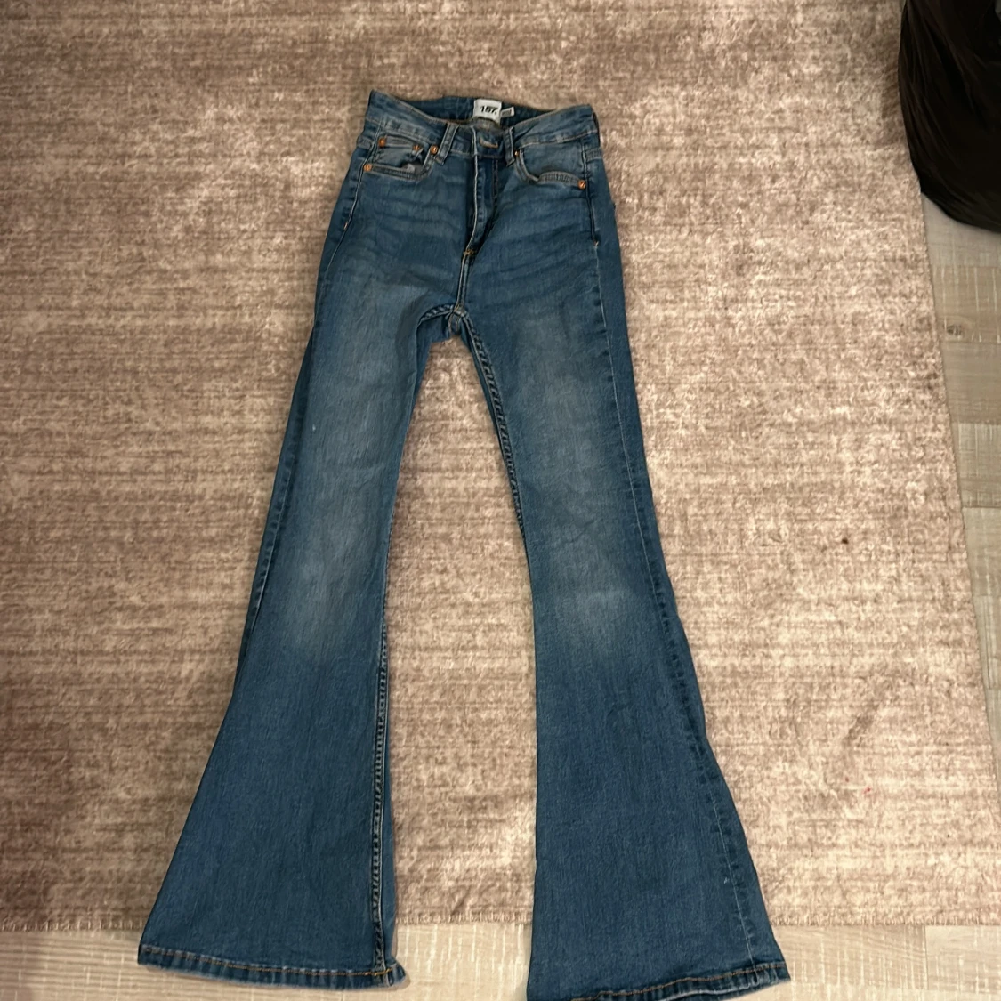 Blå bootcut jeans - 90