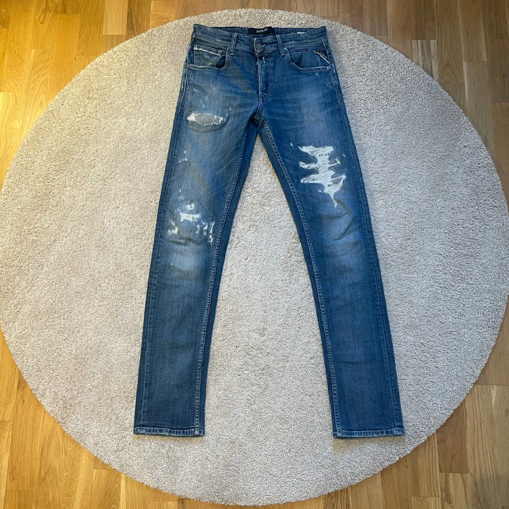 Replay Grover jeans, med slitningar storlek W29/L34, passar bra på 185-190 ungefär.. Jeans & Byxor.