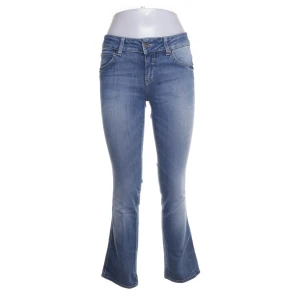 Lågmidjade jeans - Så fina Lågmidjade jeans från vila! Säljer då de inte passade därför har jag inte heller några bilder på ❤️Storlek 32/XS