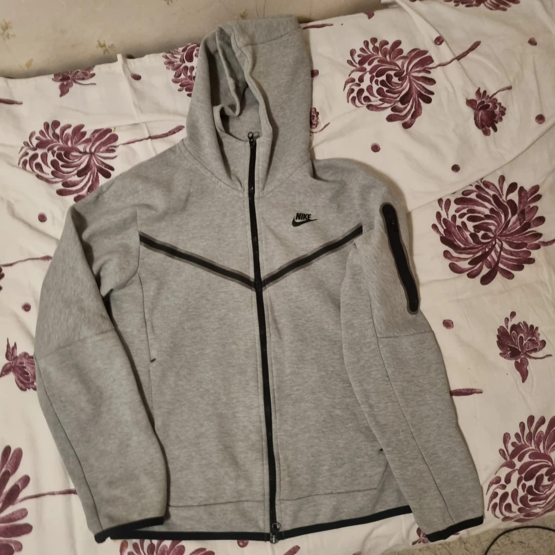Grå hoodie från Nike