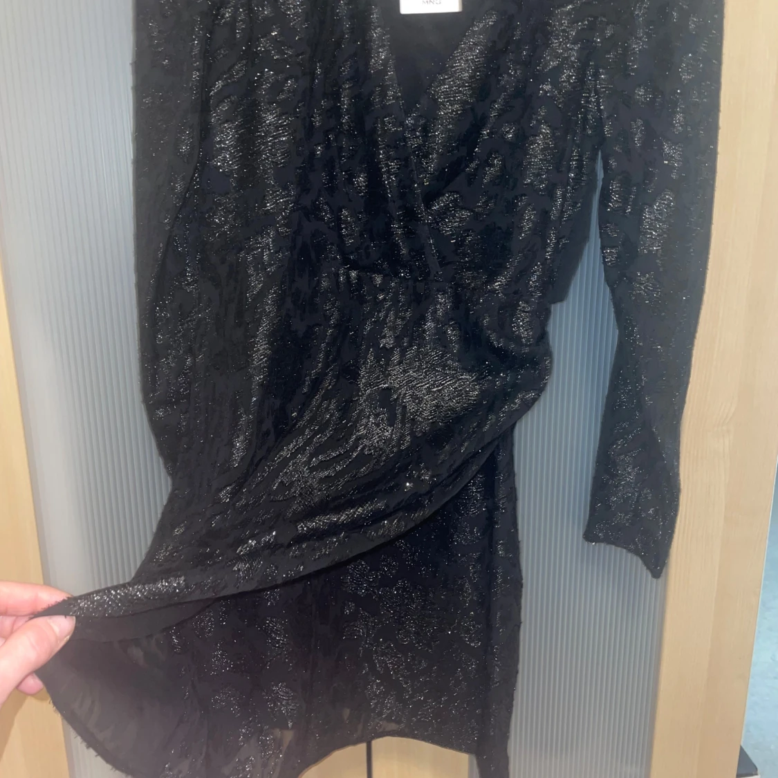 Svart glittrig klänning - 91