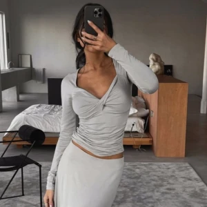 Tröja - Jättesnygg tröja som ej kommer till användning:( Skönt material, säljer även matchande kjol!🤍