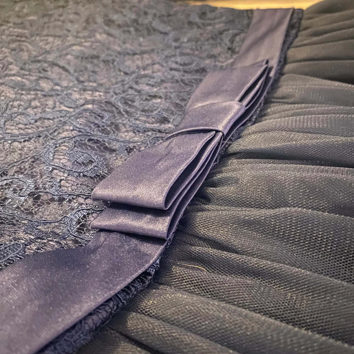 Mörkblå spetsklänning med lång kjol - 91