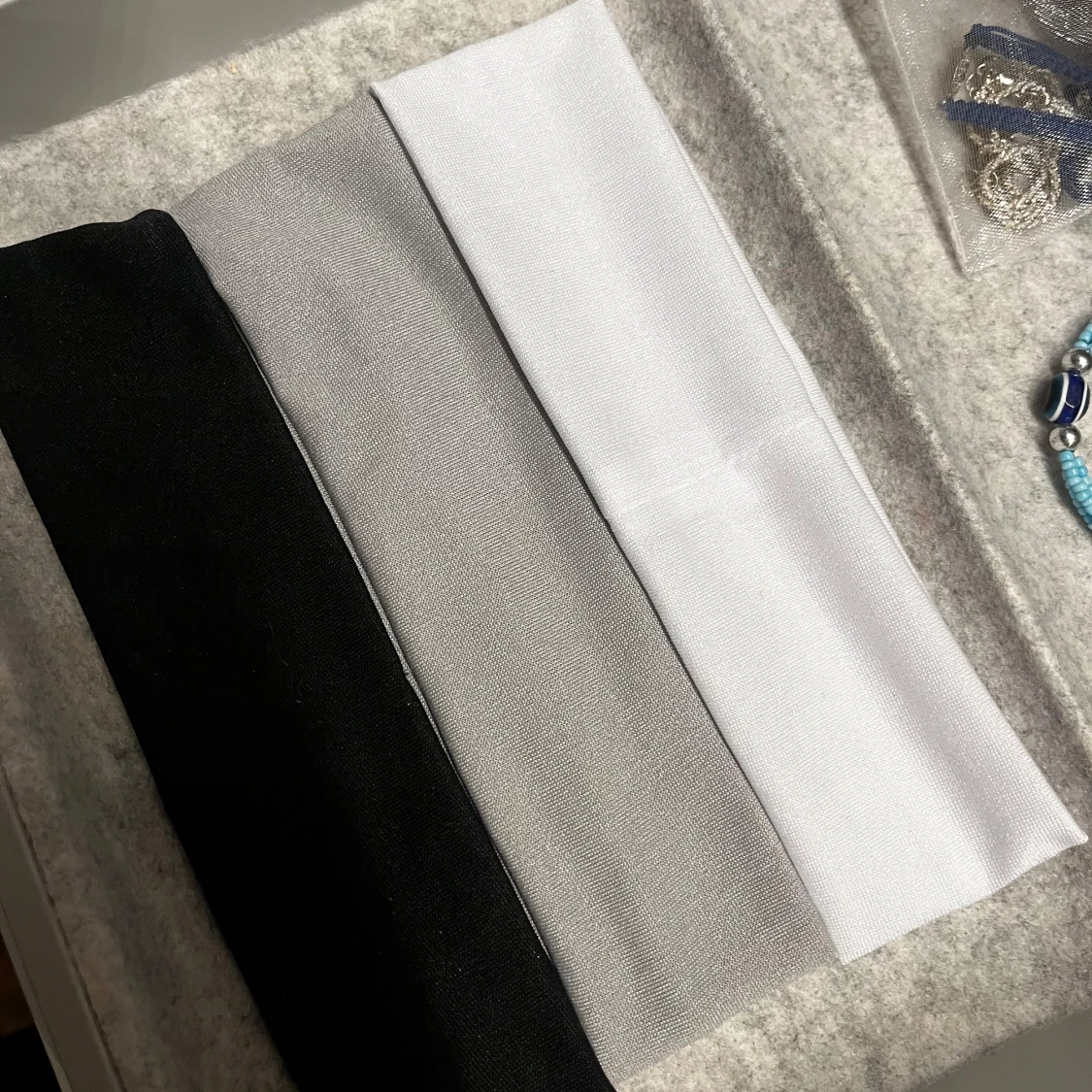 Set med tre elastiska diadem