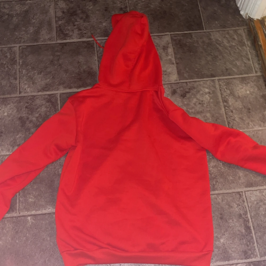 Röd hoodie med dragkedja - 90