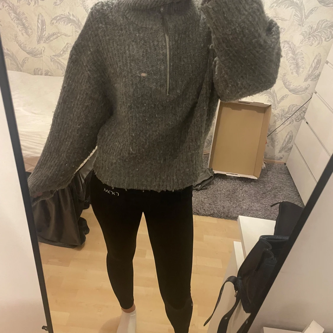 Grå stickad tröja med dragkedja - 92