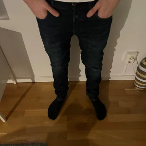 Replay jeans  - Säljer ett par snygga mörkblå Replay jeans. De har en slim passform . Modellen är RBJ.901. Det är bara att höra av sig om man undrar något!😁