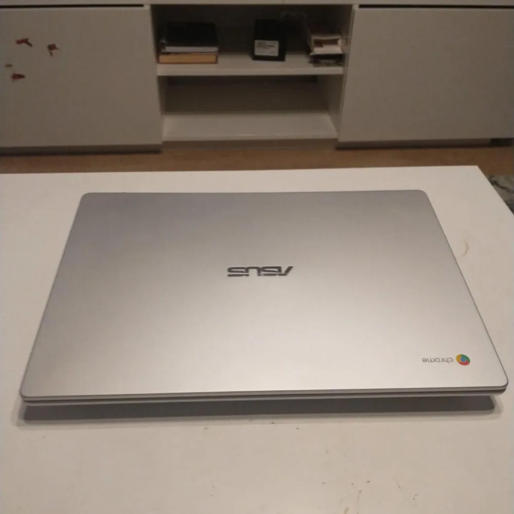 Säljer en Asus laptop köpt år 2022 kvitto och kartong finns och följer med. Vid frågor skriv privat . Ny pris 4999kr. Övrigt.