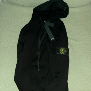 Stone isalnd hoodie - Stone isalnd hoodie. Aldrig använd. Inte riktig