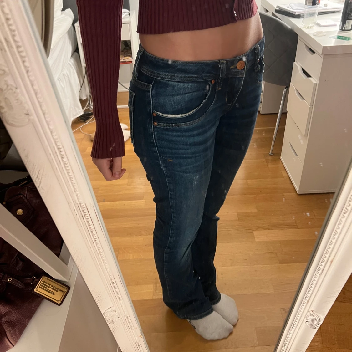 Mörkblå jeans med bootcut - 1