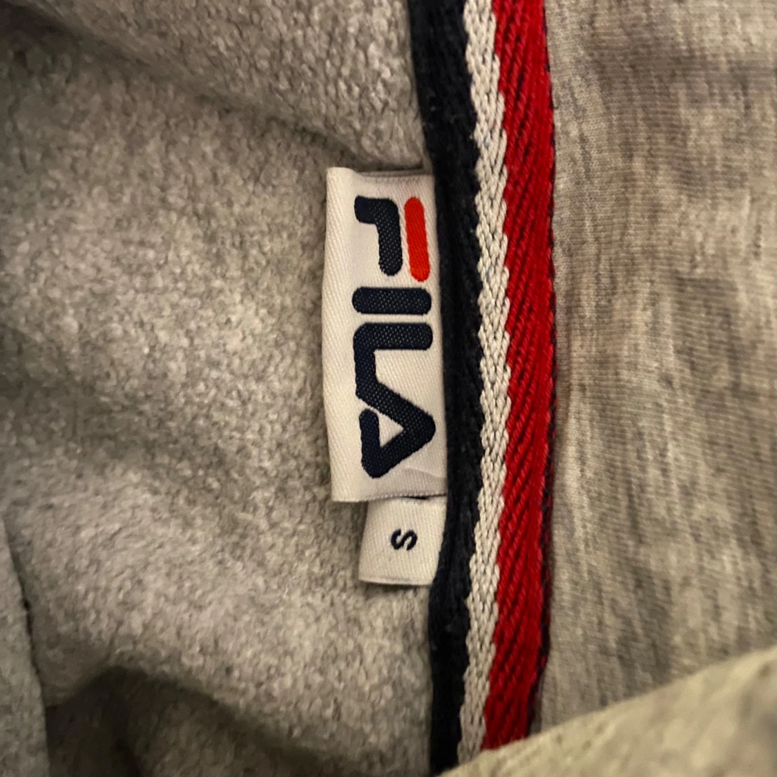 Grå hoodie från FILA - 1