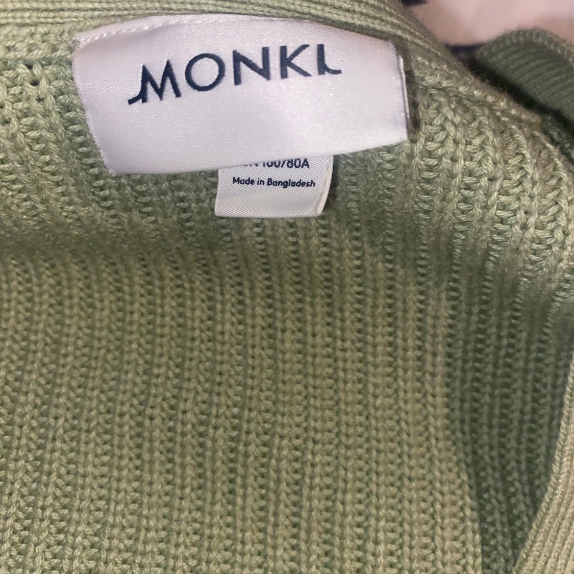 Grön ribbad kofta från Monki - 3