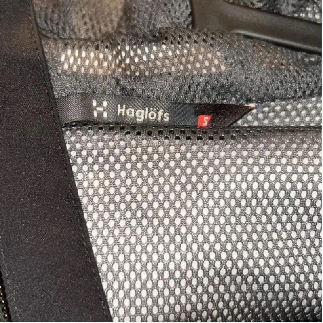 Svart vindjacka från Haglöfs - 2