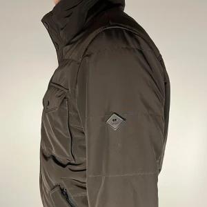 J.Lindeberg field jacket  - En riktig snygg och trendig J.Lindeberg field jacket i topp skick, storlek L, vid frågor är de bara att skriva // Gramenti 