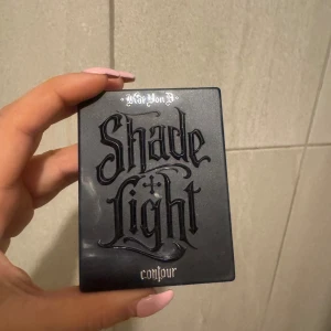 Kat von D shade light contour  - Endast testad 