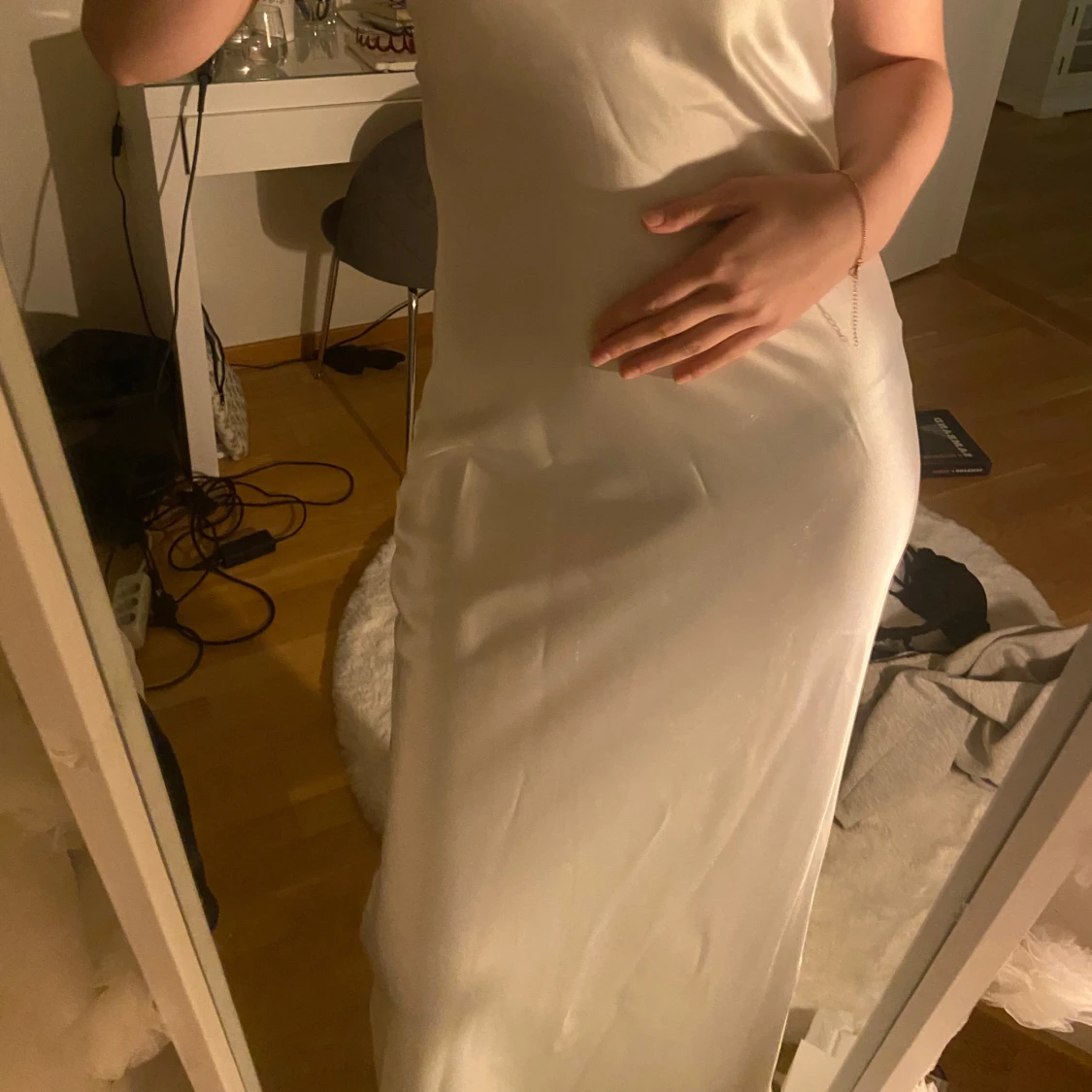 Vit axelbandslös klänning - 3