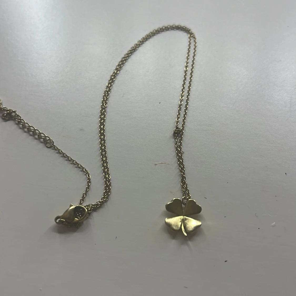 Guldhalsband med fyrklöverberlock - 3