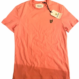 LYLE&SCOTT T-shirt  - HELT NY!!! fett Lyle&Scott T-shirt | Helt ny med prislapp kvar | Säljs pga är för liten| MVH Blekingecloset!😊