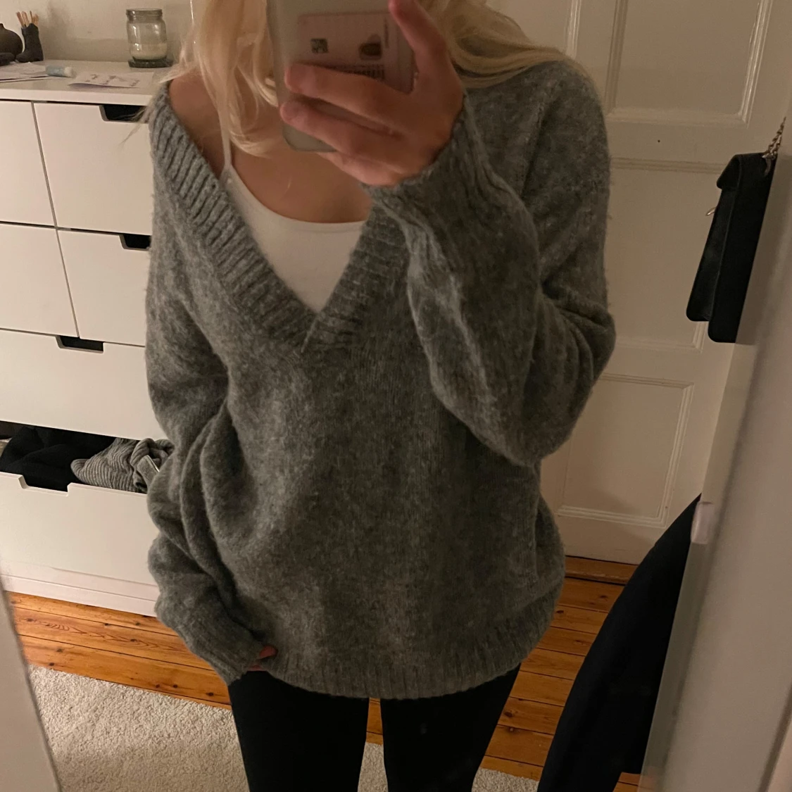 Grå stickad tröja - 3