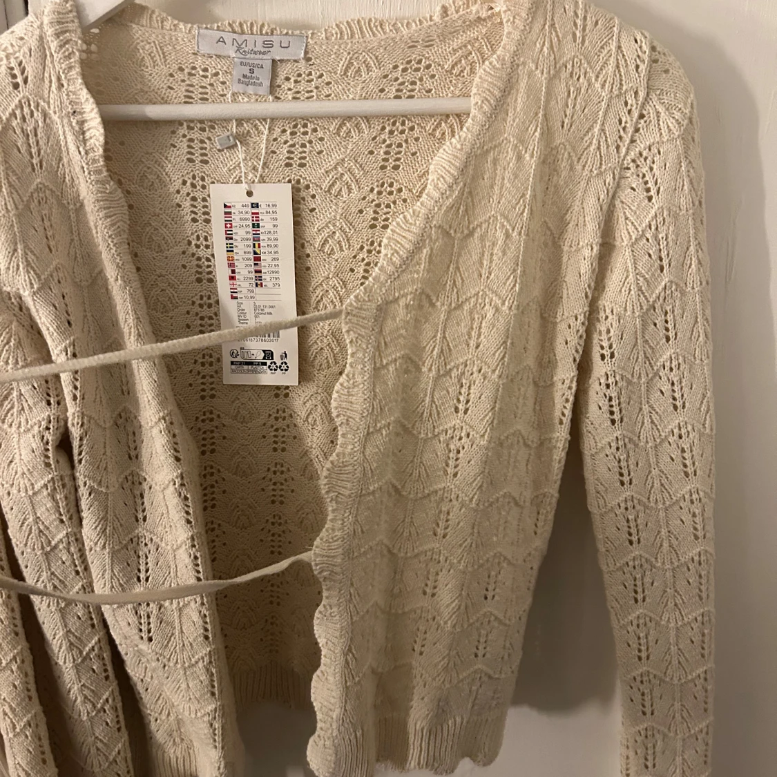 Beige stickad kofta från Amisu - 1