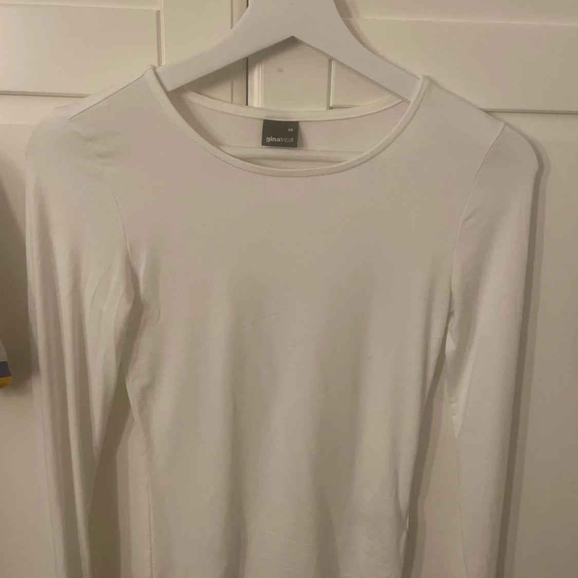 Vit långärmad topp från Gina Tricot