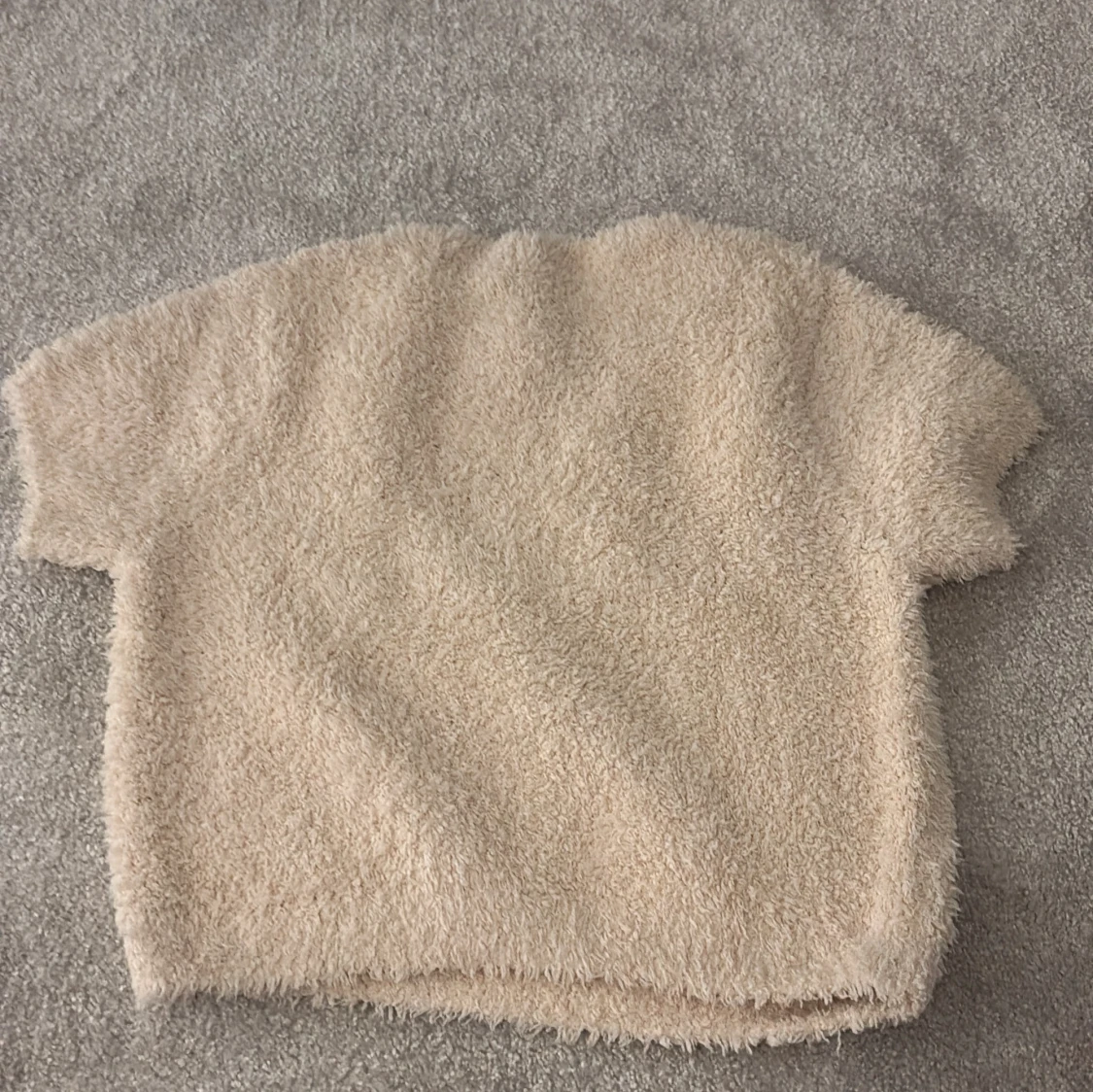 Beige fluffig tröja från H&M - 1
